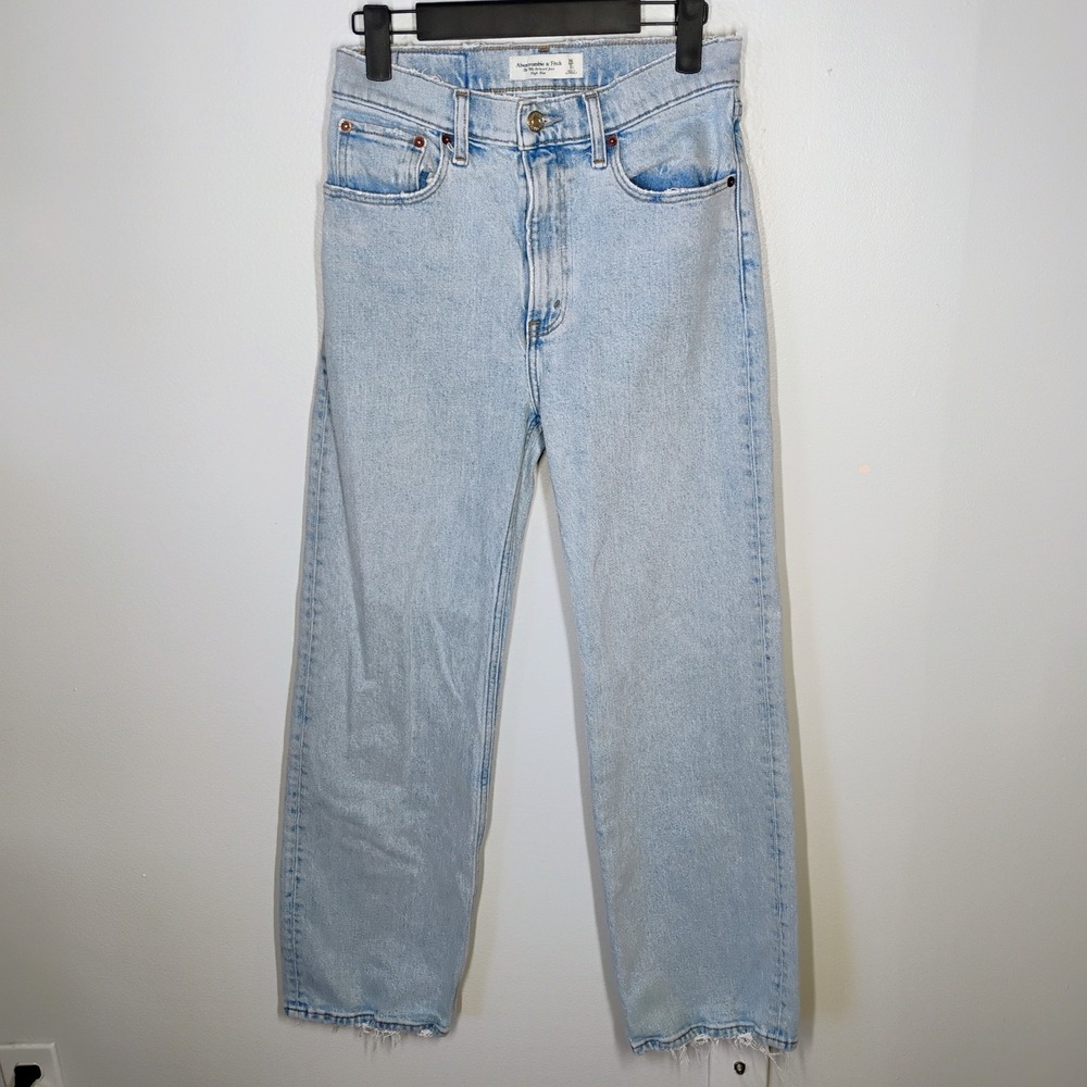 Abercrombie & Fitch 90s Relaxed Jean High Rise Womens 2 Short Light Wash Denim